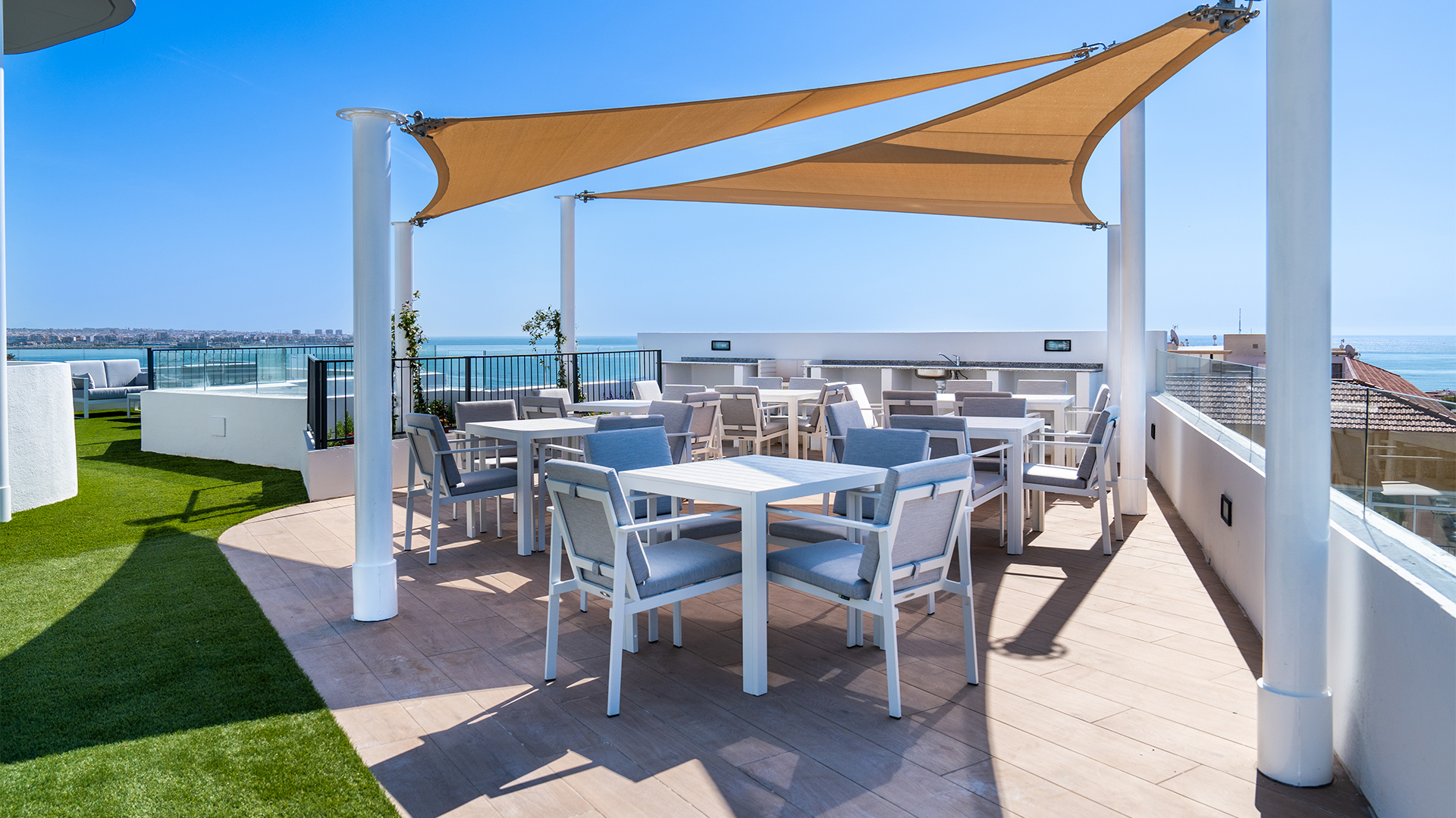 3-bed Apartment in Torrevieja (Alicante) — Luxury Oceanfront Apartment in Torrevieja, photo 10