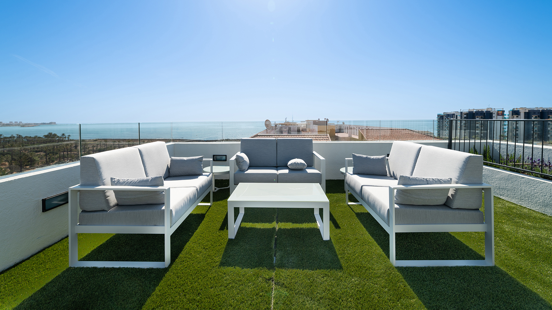 3-bed Apartment in Torrevieja (Alicante) — Luxury Oceanfront Apartment in Torrevieja, photo 8