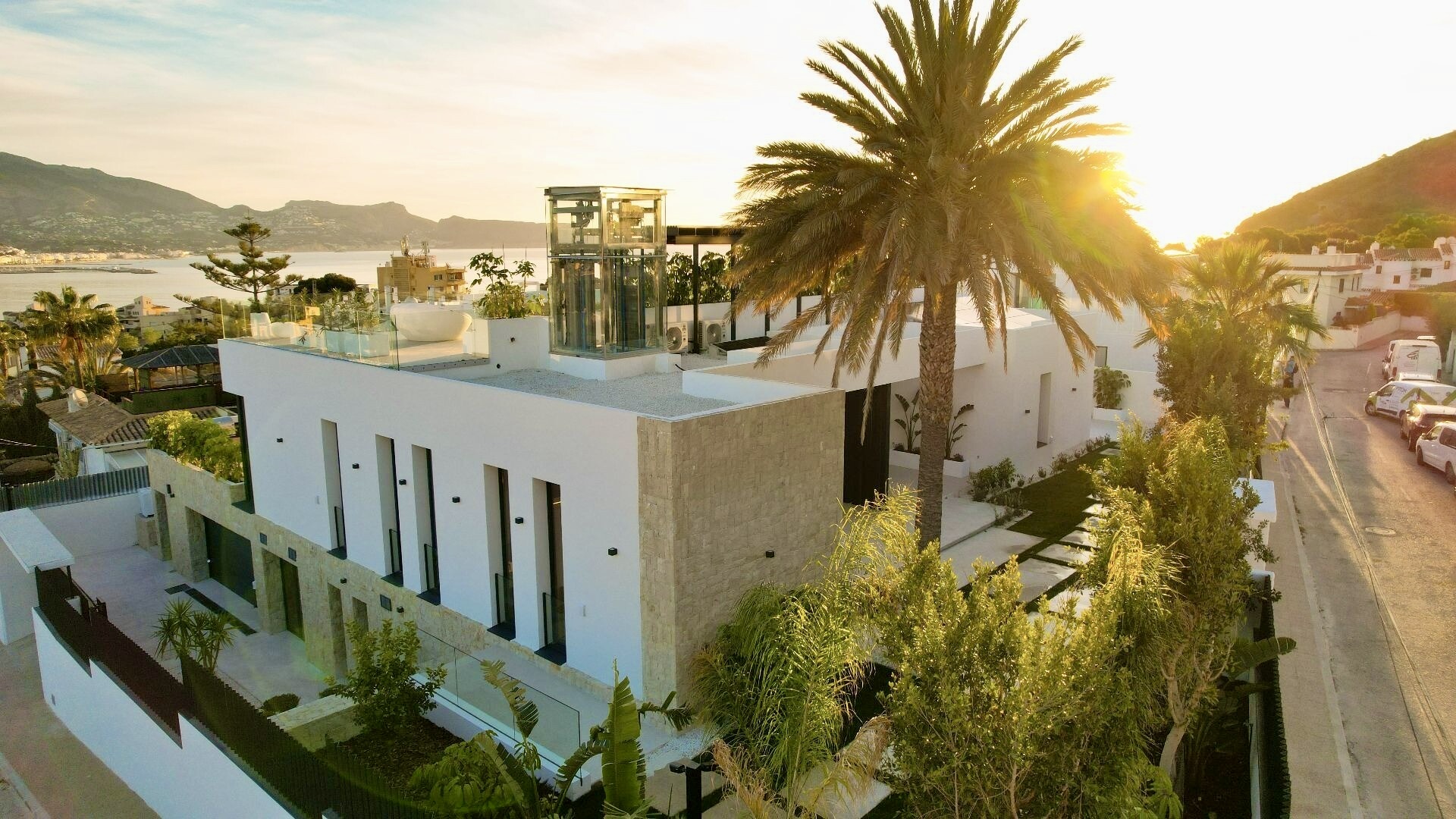 4-bed Villa in La Nucia — Luxury villa for sale in El Albir with panoramic sea views and designer garage | Villa Vega, photo 47
