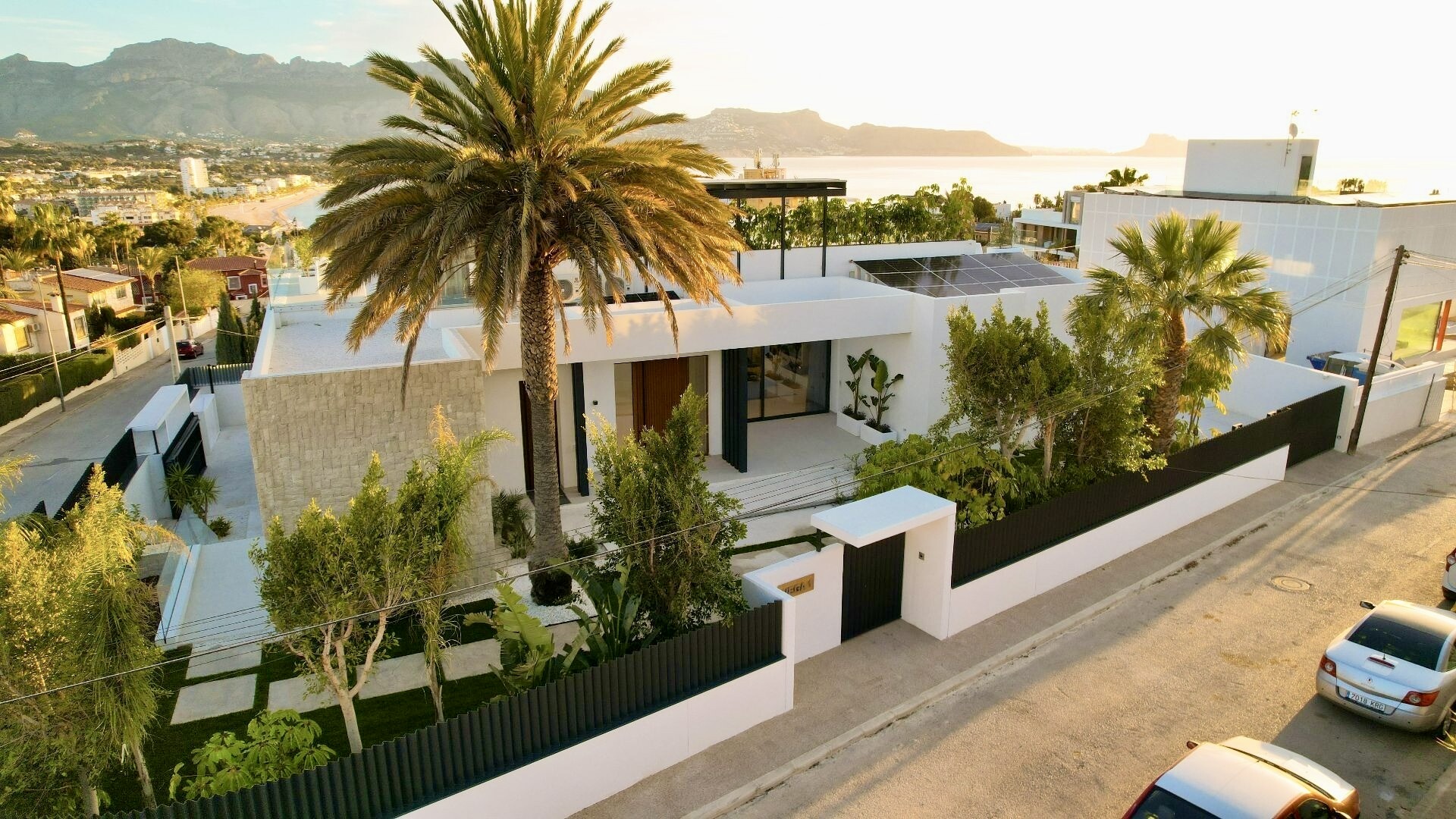 4-bed Villa in La Nucia — Luxury villa for sale in El Albir with panoramic sea views and designer garage | Villa Vega, photo 54