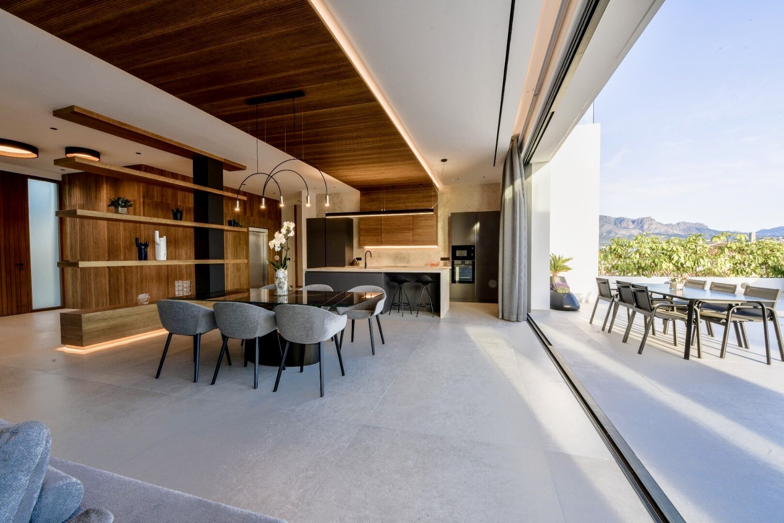 4-bed Villa in La Nucia — Luxury villa for sale in El Albir with panoramic sea views and designer garage | Villa Vega, photo 15