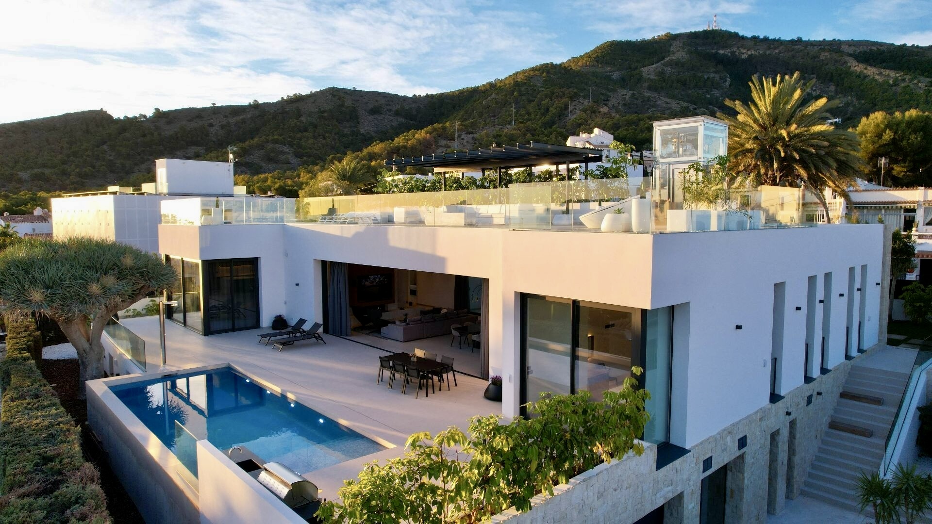 4-bed Villa in La Nucia — Luxury villa for sale in El Albir with panoramic sea views and designer garage | Villa Vega, photo 46