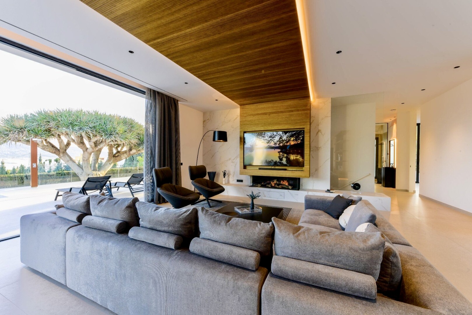 4-bed Villa in La Nucia — Luxury villa for sale in El Albir with panoramic sea views and designer garage | Villa Vega, photo 10