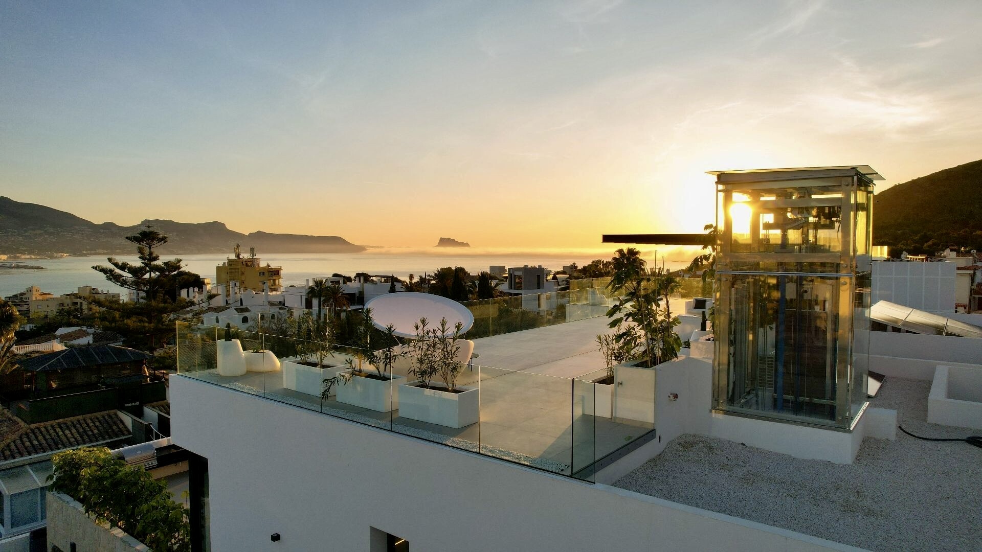 4-bed Villa in La Nucia — Luxury villa for sale in El Albir with panoramic sea views and designer garage | Villa Vega, photo 49