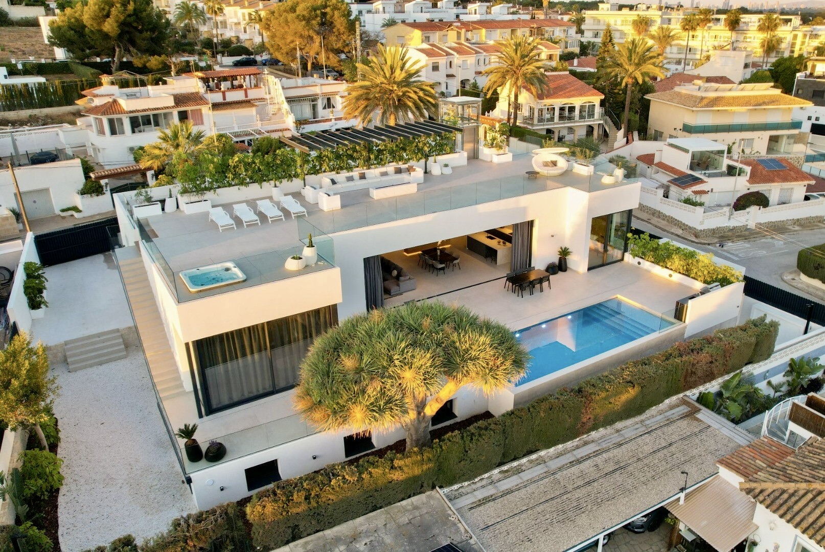 4-bed Villa in La Nucia — Luxury villa for sale in El Albir with panoramic sea views and designer garage | Villa Vega, photo 51