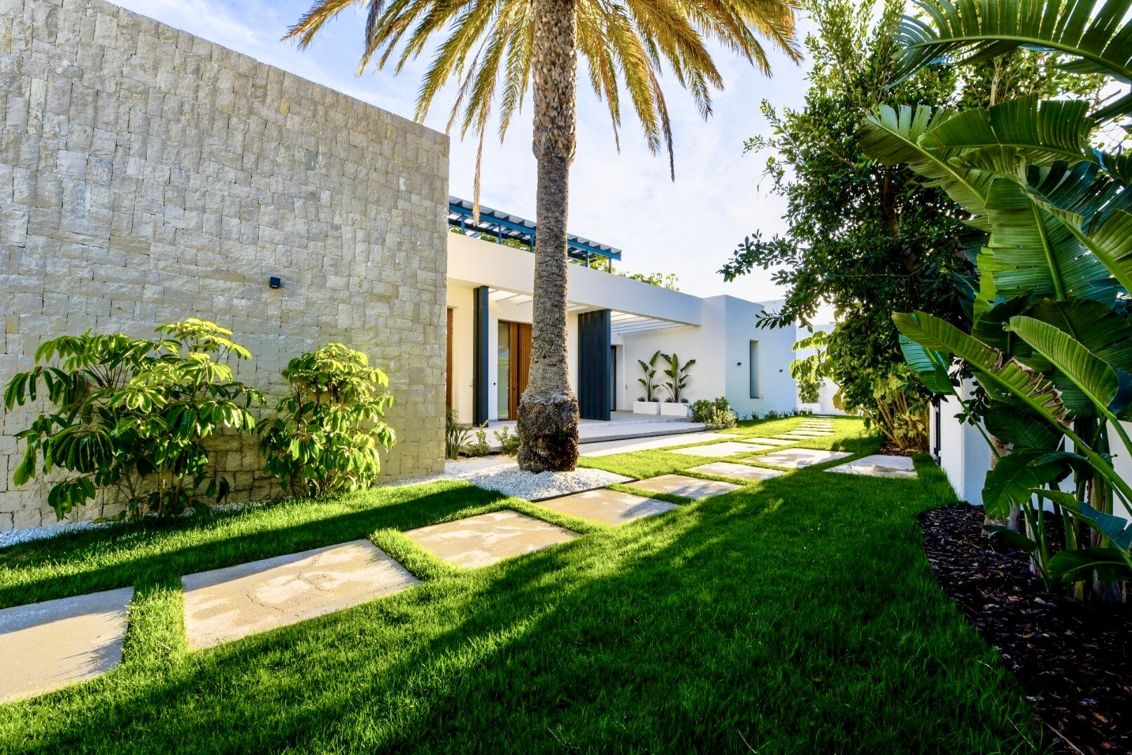 4-bed Villa in La Nucia — Luxury villa for sale in El Albir with panoramic sea views and designer garage | Villa Vega, photo 3