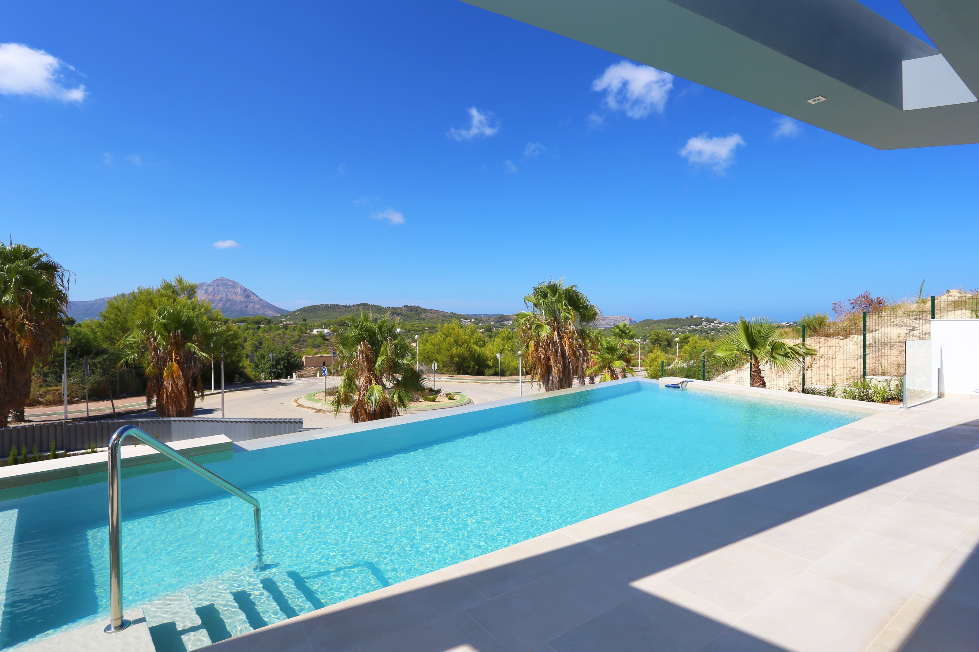 4-bed Chalet in Javea — Luxury Chalet with Stunning Sea Views in Javea, photo 2